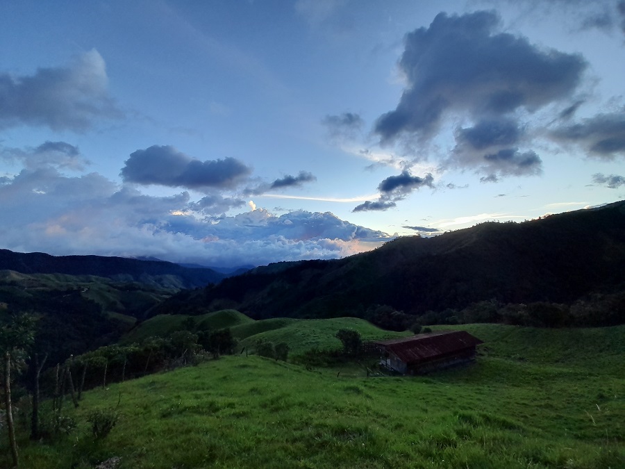 Exterior de la cabaña